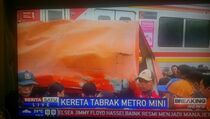 KRL Tabrak Metromini, Polisi Berusaha Evakuasi Korban