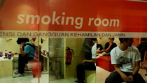Fasilitas Ruang Merokok di Luar Gedung Dinilai 