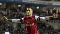 Vermaelen Ingin Arsenal Pertahankan Walcott