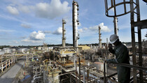 2013, Harga Minyak Bisa US$ 230 Per Barel