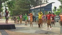 Serunya Senam Aerobik Mengenakan Kebaya