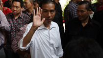 Tiba di Markas, Jokowi Disambut Ratusan Pendukung