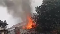 Rumah Kos di Otista Hangus Terbakar