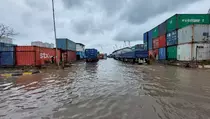 Hujan Sejak Pagi, Akses ke Pelabuhan Sunda Kelapa Tergenang