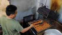Produksi UMKM di Makassar Terganjal Kelangkaan Minyakita