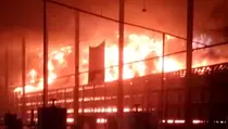 Pabrik Kasur di Tenjo Bogor Terbakar, Petugas Kewalahan Padamkan Api