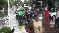 Sabtu Pagi, Jalan Haji Nawi dan Kemang Jaksel Tergenang Banjir