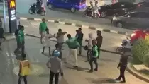 Pengemudi Ojol dan Angkot Bentrok di Kendari Sultra