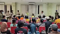 Razia Valentine, Satpol PP Amankan 26 Pasangan Bukan Suami Istri di Surabaya