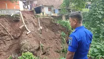Tebing Setinggi 35 Meter di Kuningan Longsor