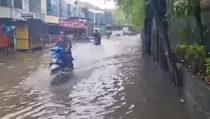 Tiap Hari, Jalan Bangun Nusa Raya Cengkareng Terendam Banjir
