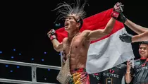 One Fight Night 7: Adrian Mattheis Hanya Butuh 57 Detik Taklukkan Zhaxi
