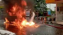 Bikin Panik, Minibus Terbakar di SPBU Magelang Seusai Mengisi BBM