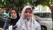 Isak Tangis Keluarga Korban Kebakaran Plumpang Minta sang Ibu Dikeluarkan dari RS Polri