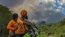 Gunung Merapi Erupsi, Muntahkan Awan Panas hingga 7 Km
