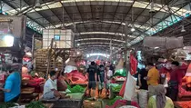 Pasar Induk Kramat Jati Sibuk Jelang Ramadan
