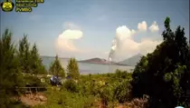 Gunung Anak Krakatau di Lampung Erupsi Setinggi 500 Meter