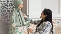 Sambut Ramadan, Brand Lokal Ini Hadirkan Koleksi Mukena Bernuansa Bali