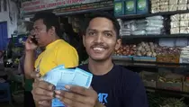 Jokowi Beli 1 Kg Cabai Rp 250.000 di Pasar Tramo Maros