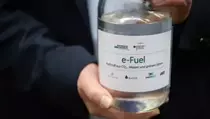 E-Fuel, Bensin Sintetis dari Air yang Bisa Saingi Mobil Listrik