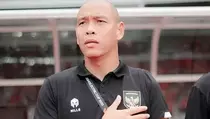 Tangis Asisten Pelatih Nova Arianto Pecah Saat Umumkan Keputusan FIFA