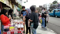 Baru Saja Ditata, Trotoar Margonda Justru Dipadati Pedagang Takjil