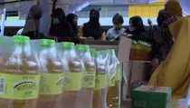 Ratusan Emak-emak Serbu Operasi Pasar Minyakita di Balikpapan
