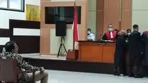 Haris Azhar dan Fatia Jalani Sidang Perdana Kasus Pencemaran Nama Baik Luhut Pandjaitan