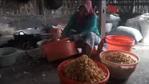 Perajin Keripik Singkong di Sumenep Kebanjiran Pesanan Lebaran
