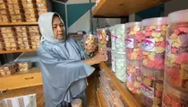 Produsen Kue Kering di Blitar Kebanjiran Order Jelang Lebaran