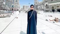 Nia Ramadhani Ibadah ke Mekkah, Netizen: Lisa Blackpink Umrah