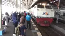 Pemudik Lebaran Mulai Padati Stasiun Jombang