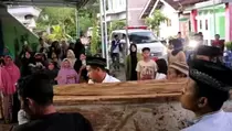 Jenazah Pasutri Lampung Korban Dukun Pengganda Uang Mbah Slamet Tiba di Rumah Duka