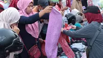 BukanThrifting, Bazar Pakaian Bekas Diburu Warga yang Cari Baju Lebaran