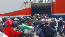 H-4 Lebaran, Pemudik Motor Padati Pelabuhan Ciwandan