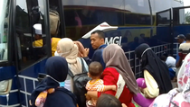 Arus Mudik 2023, Ratusan Pemudik Berebut Bus di Terminal Baranangsiang