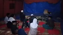 Saat Gema Takbir Berkumandang di Tenda Pengungsian di Cianjur