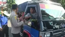 Jalur Arteri Purwakarta Padat Kendaraan Wisata, Polisi Tindak Pikap Angkut Orang