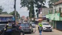 Anyer Macet, Aksi Serobot Menimbulkan Kericuhan Antarwisatawan