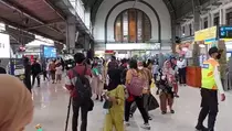 Libur Lebaran, Stasiun Jakarta Kota Layani Lebih dari 100.000 Orang per Hari