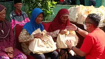 Pemkot Salatiga Bagi-bagikan Barang Hasil Gratifikasi ke Pemulung