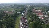 Satu Arah, Jalur Puncak Bogor Kembali Diwarnai Kemacetan Panjang