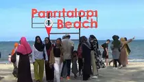 Wisata Libur Lebaran, Pengunjung Padati Pantai Panrita Lopi