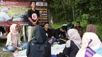 Relawan Ganjar Milenial Bantu Beri Bibit Padi dan Pupuk ke Kelompok Tani