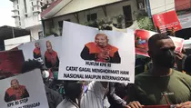 Jelang Sidang Praperadilan Lukas Enembe, Front Mahasiswa Papua Gelar Orasi