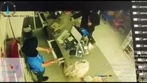 Perampokan Gunakan Senjata Tajam di Minimarket Terekam CCTV, Bawa Kabur Uang 21 Juta
