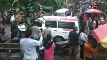 Korban Bus Masuk Jurang di Guci Dievakuasi ke Tangsel dengan 17 Ambulans