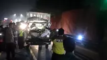 3 Truk Terlibat Tabrakan Beruntun di Sidoarjo