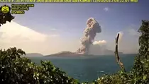 Gunung Anak Krakatau Erupsi, Lontaran Abu Capai 2.500 Meter