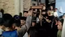 Dikepung 300 Orang, Pelaku Pembacokan Ditangkap Polisi di Atap Rumah